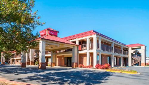 Red Roof Inn & Suites Scottsboro - main image