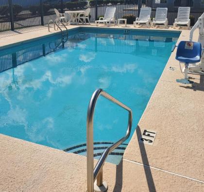 Quality Inn Scottsboro US/72-Lake Guntersville Area - image 9