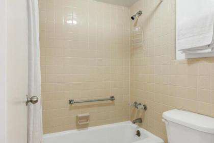 Traveler's Place Inn & Suites - image 4