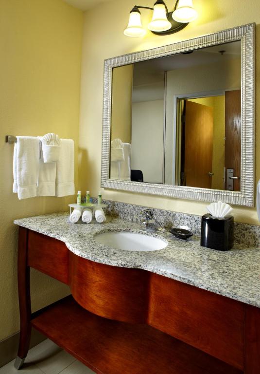 Holiday Inn Express Hotel & Suites Scottsdale - Old Town an IHG Hotel - image 3