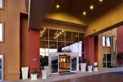 Holiday Inn Express Hotel & Suites Scottsdale - Old Town an IHG Hotel - image 4