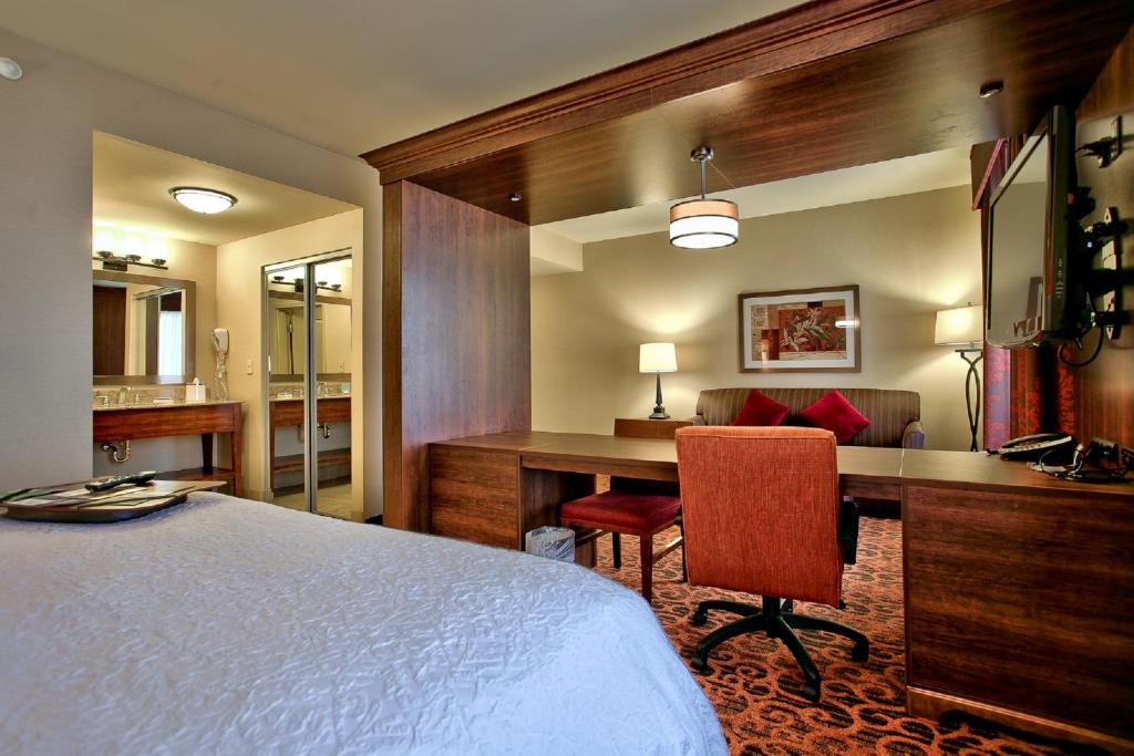 Hampton Inn & Suites Scottsdale Riverwalk - image 5