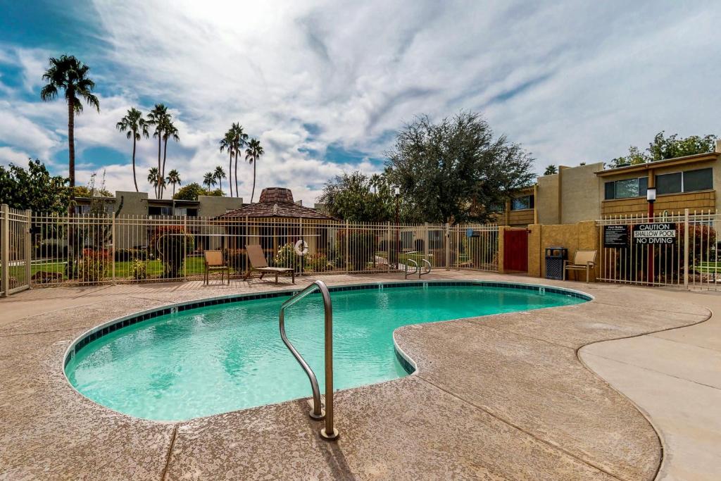 2 Bed 2 Bath Vacation home in Scottsdale - image 3