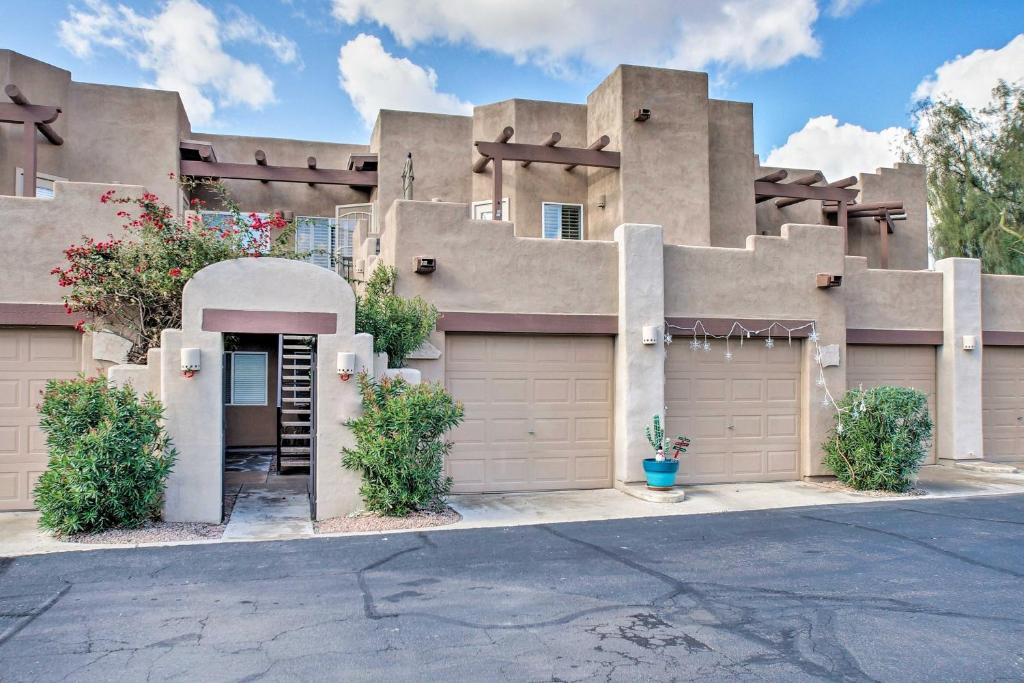 Condo with Pool about 1 Mi to Old Town Scottsdale! - image 4