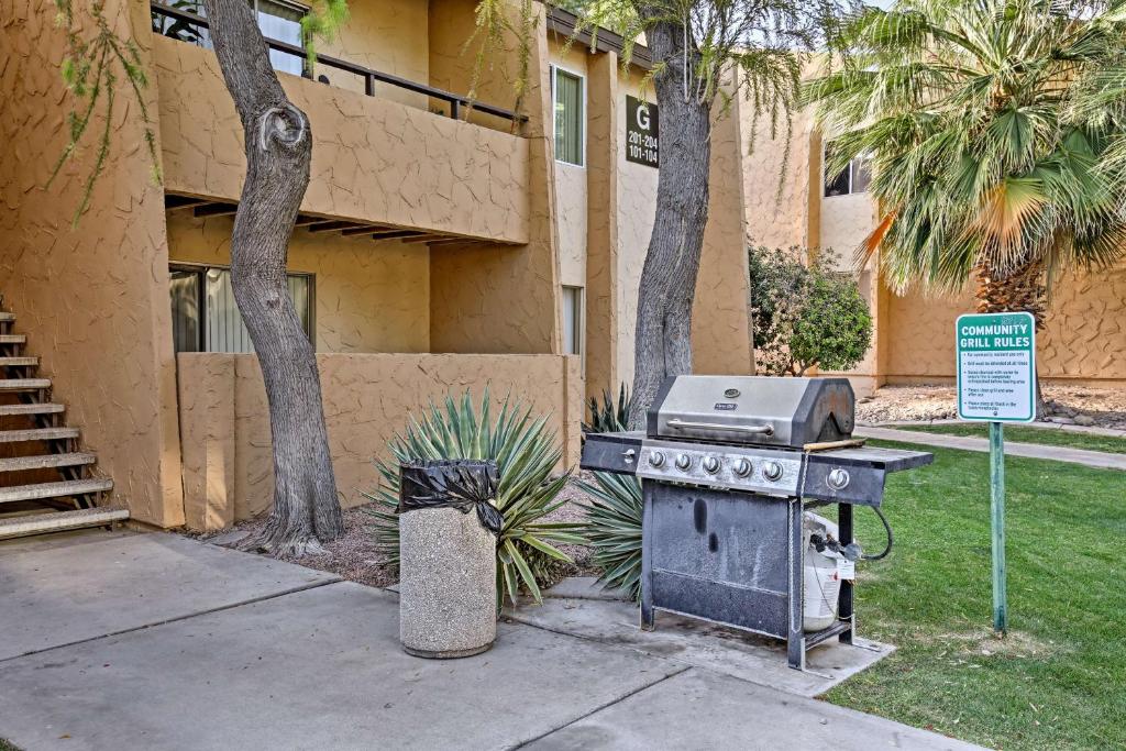 Modern Condo with Pool about 6 Miles to Salt River Fields - image 2