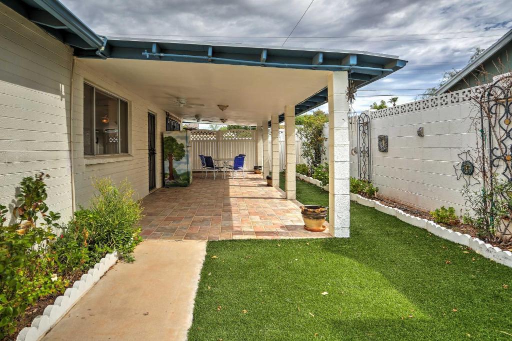 Scottsdale Home with Patio and Pool 4Mi to Papago Park - image 3