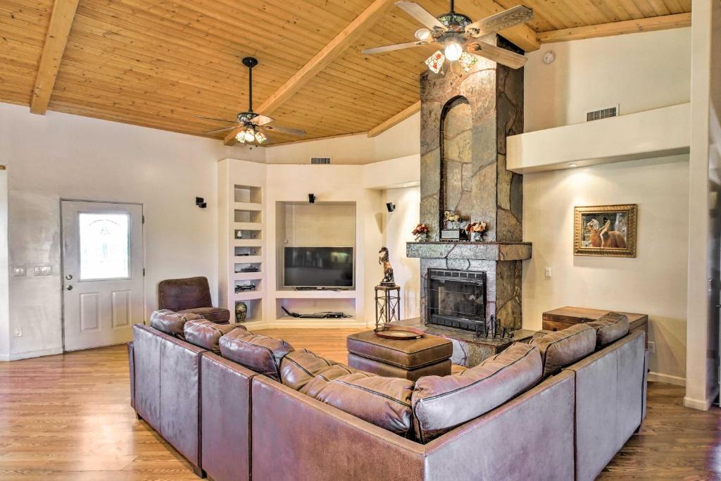 Horse-Friendly Oasis with Luxurious Interior and Pool! - image 4