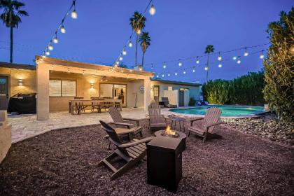 Private Adobe Home with Backyard Oasis in Scottsdale - image 2