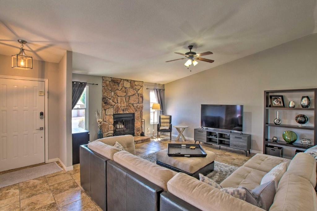 Scottsdale Retreat with Yard 4 Mi to Old Town! - image 2