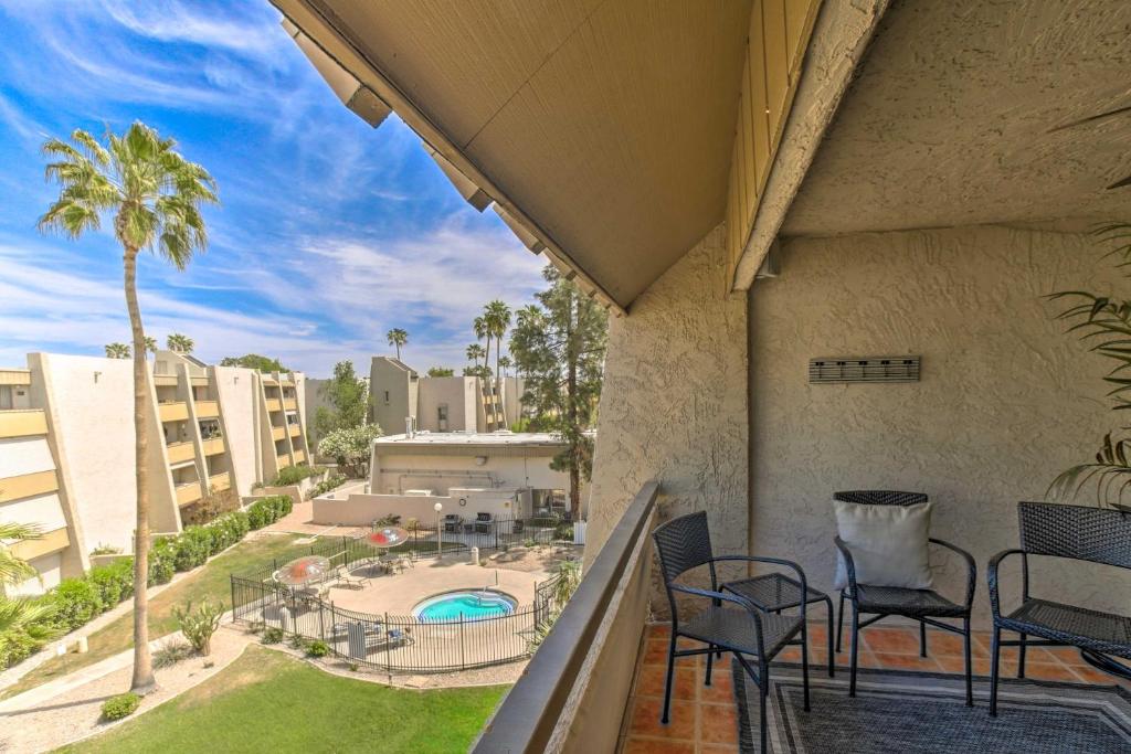Scottsdale Condo with Pool 1 Mi to Old Town! - image 3