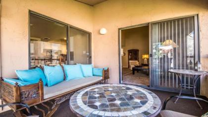 Scottsdale Village Getaway - Luxury Condo - image 8