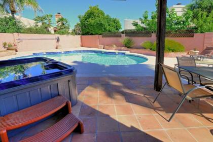 Super Private Backyard with Putting Green Private Pool & Spa - image 15