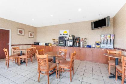 Days Inn & Suites by Wyndham Seaford - image 9