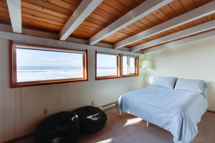 Seadrifter Oceanfront Beach House - image 14