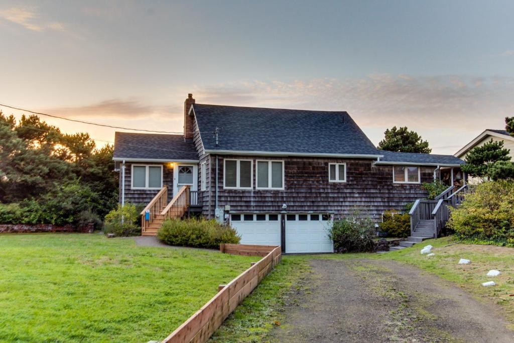 Seadrifter Oceanfront Beach House - image 3