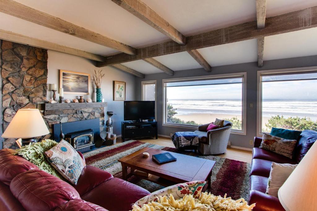 Seadrifter Oceanfront Beach House - image 6