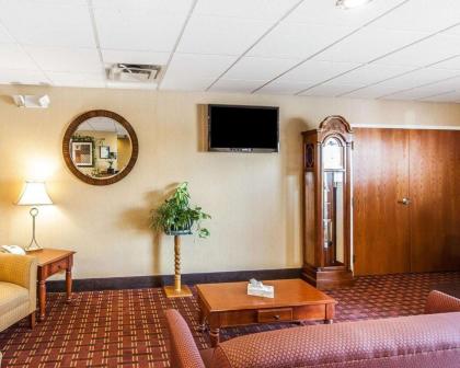 Quality Inn - image 11