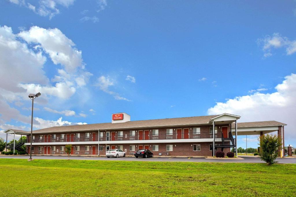 Econo Lodge Inn & Suites Searcy - main image