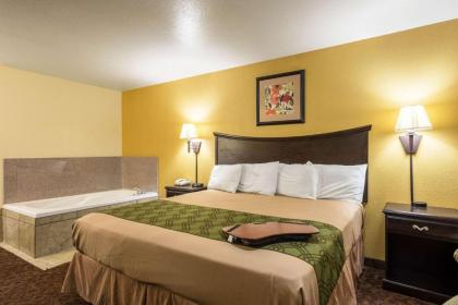 Econo Lodge Inn & Suites Searcy - image 11