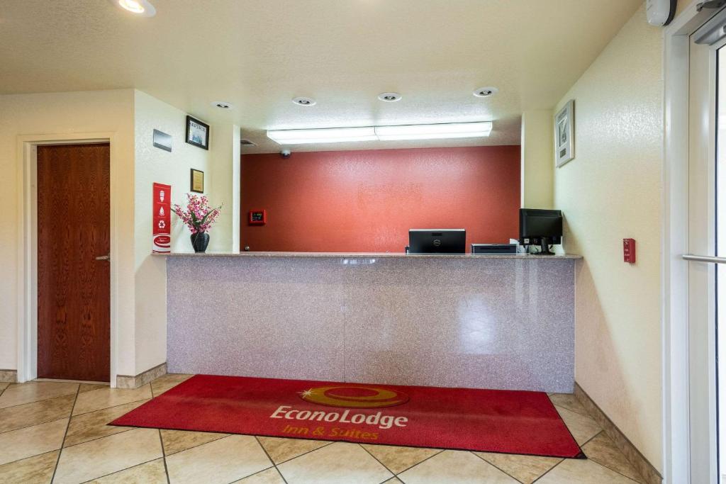 Econo Lodge Inn & Suites Searcy - image 3