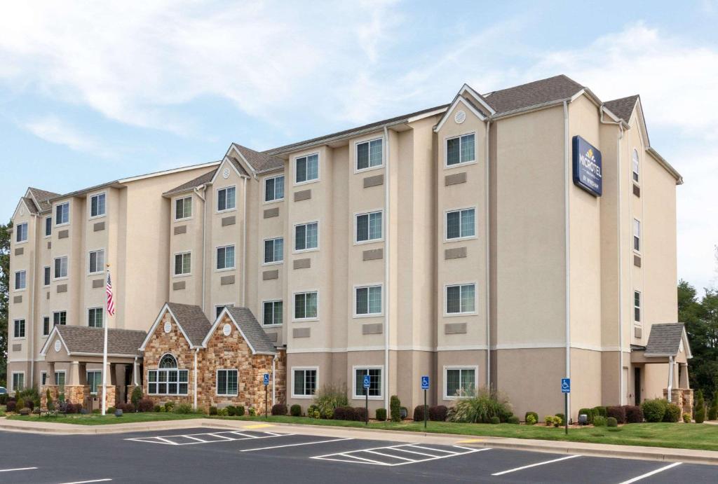 Microtel Inn & Suites by Wyndham Searcy - main image