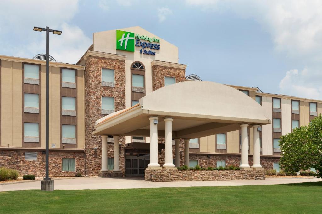 Holiday Inn Express & Suites Searcy an IHG Hotel - main image