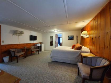 Yardarm Motel - image 12