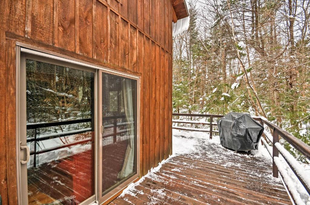 Rustic Searsport Cabin Loft and Sunroom on 10 Acres - main image