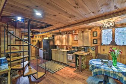 Rustic Searsport Cabin Loft and Sunroom on 10 Acres - image 2