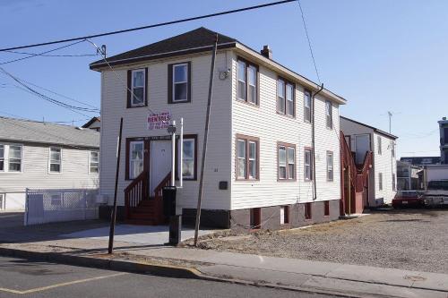 Shore Beach Houses - 43 - 29 Franklin Ave - main image