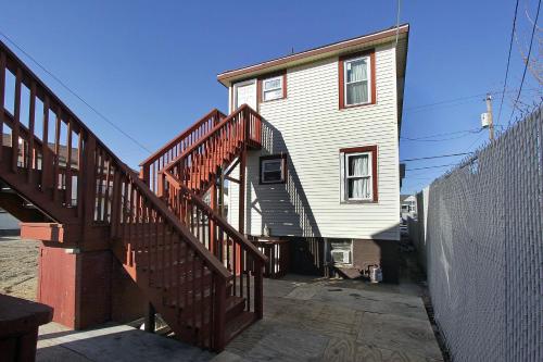 Shore Beach Houses - 43 - 30 Franklin Ave - main image