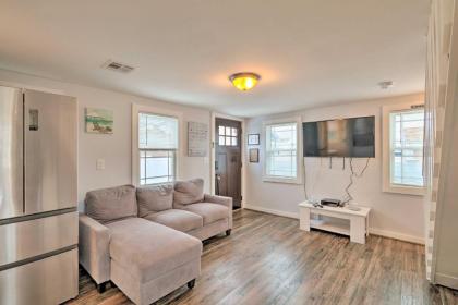 Modern Townhome Walk to Beach Bars and Eats! - image 2