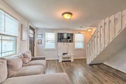 Modern Townhome Walk to Beach Bars and Eats! - image 4