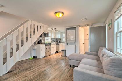 Modern Townhome Walk to Beach Bars and Eats! - image 6