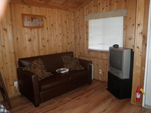 Seaside Camping Resort Studio Cabin 3 - image 2