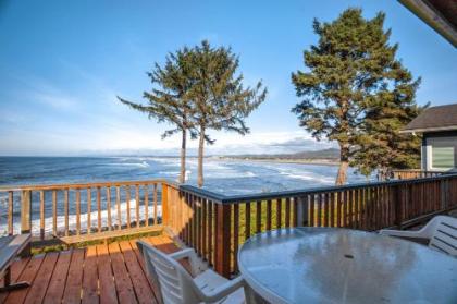 Spectacular Seaside Surf-View Home - image 1