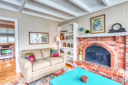 Seaside Classic Cottage - image 2