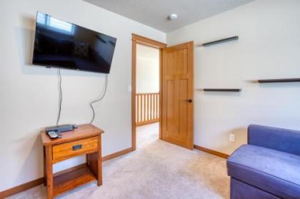 Seaside Upscale Townhome - image 2