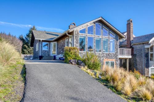 Chapman Point Cannon Beach Home with hot-tub - main image