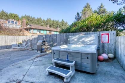 Chapman Point Cannon Beach Home with hot-tub - image 5