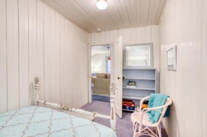 Seaside Classic Cozy Bungalow - image 2