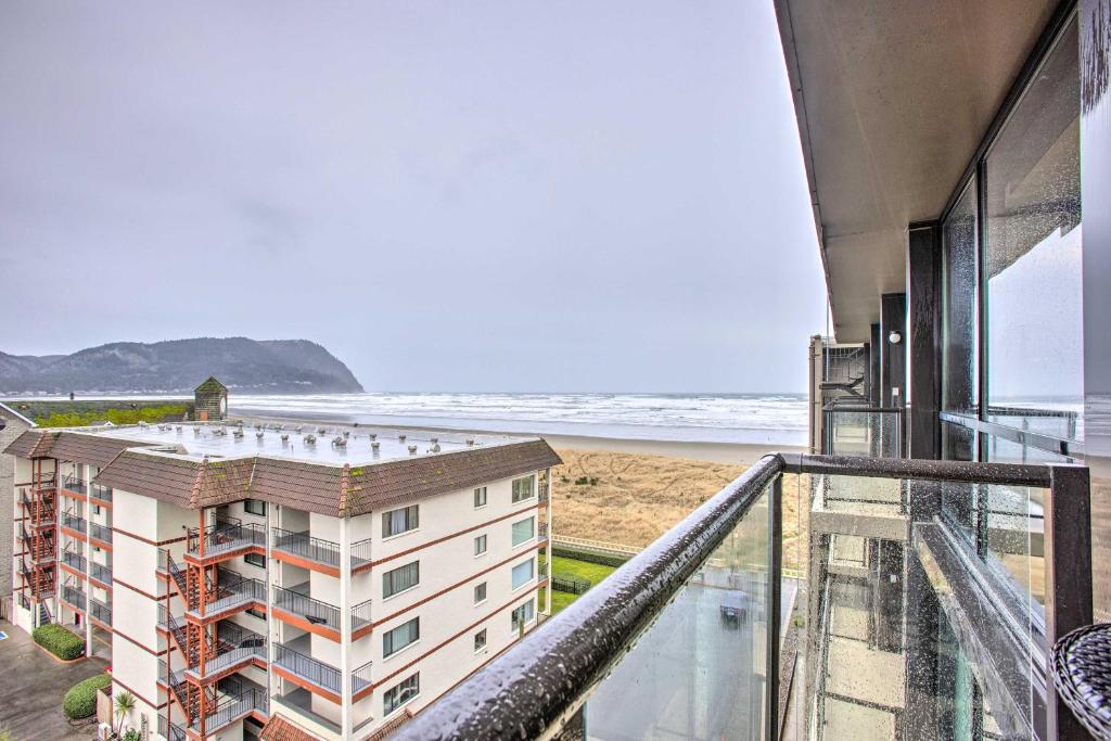 Seaside Condo with Pool Balcony and Beach Access - image 4