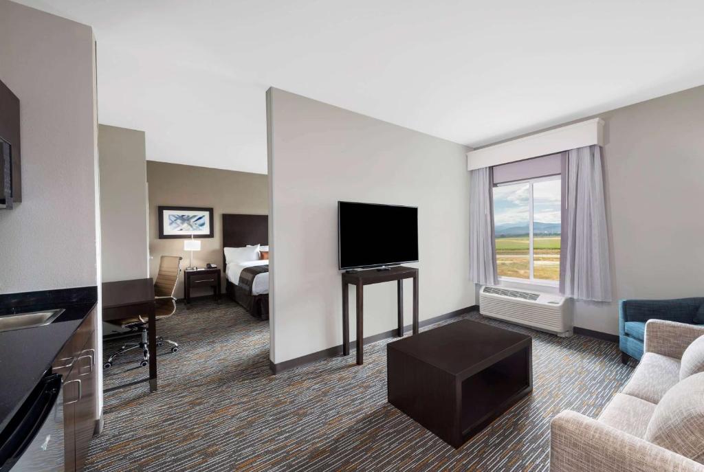 Wingate by Wyndham SeaTac Airport - image 6