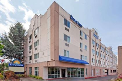 Days Inn by Wyndham Seatac Airport - image 3