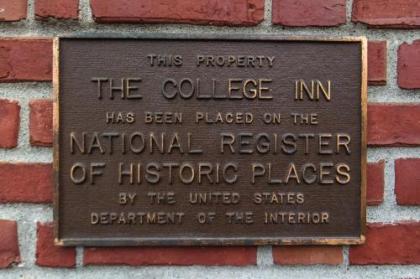 College Inn Hotel - image 2