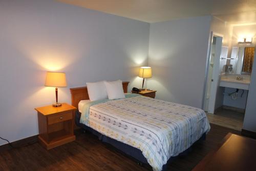 Americas Best Value Inn-Shoreline - main image