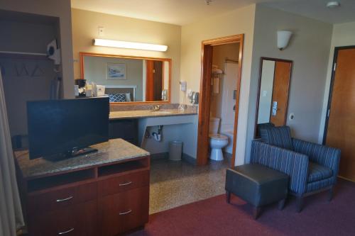 Americas Best Value Inn-Shoreline - image 3