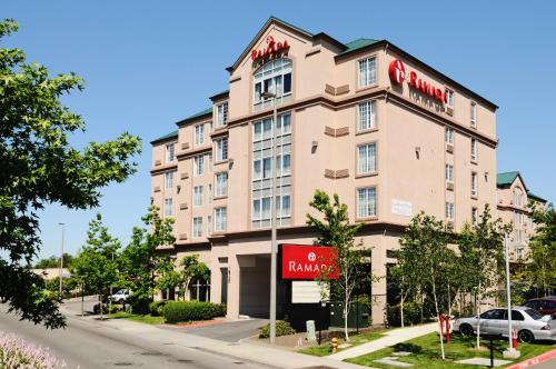 Ramada by Wyndham SeaTac Airport - main image