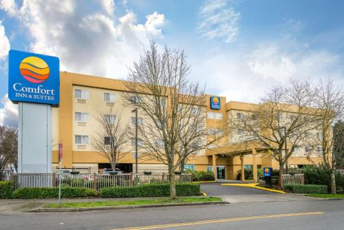 Comfort Inn & Suites Seattle North - main image