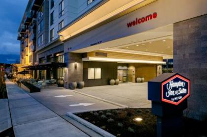 Hampton Inn & Suites by Hilton Seattle/Northgate - image 1